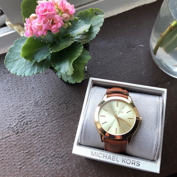 Michael Kors Watch *make an offer* - Picture 2 of 6